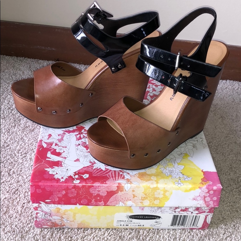 Chinese Laundry Jungle Gym Wedges size 9.5M